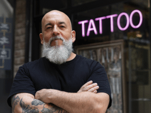 tatuador experiente