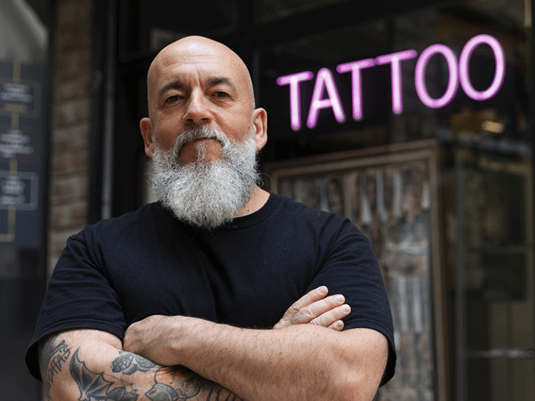 tatuador experiente